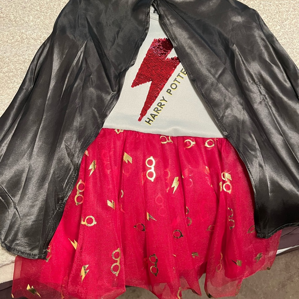Harry potter dress with cape size4/5T Brand New w/tags. Two piece outfit
